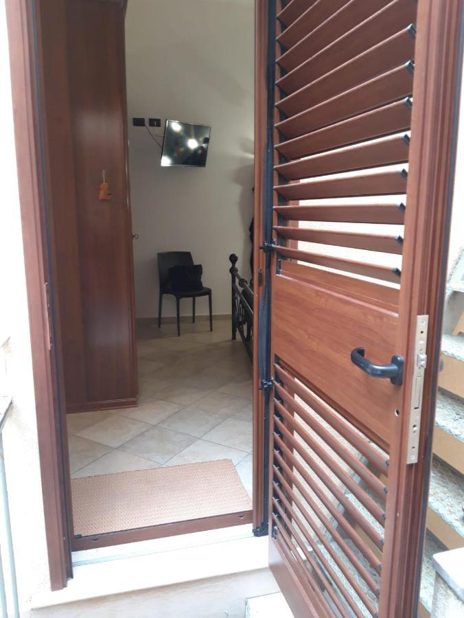 Casa Ale Bed & Breakfast Brindisi Ngoại thất bức ảnh